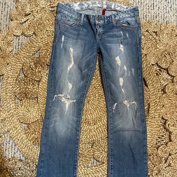 SOLD Guess Straight Leg Distressed Denim size 27 - Picture 2 of 3